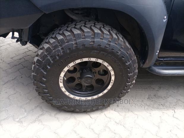 Toyota Hilux 2016 Black
