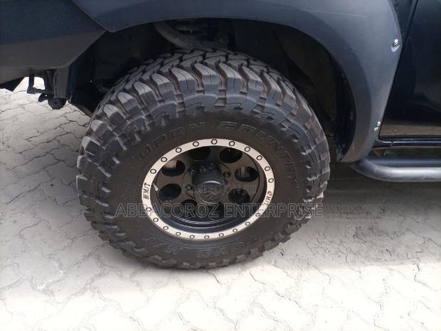 Toyota Hilux 2016 Black