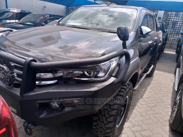 Toyota Hilux 2016 Black