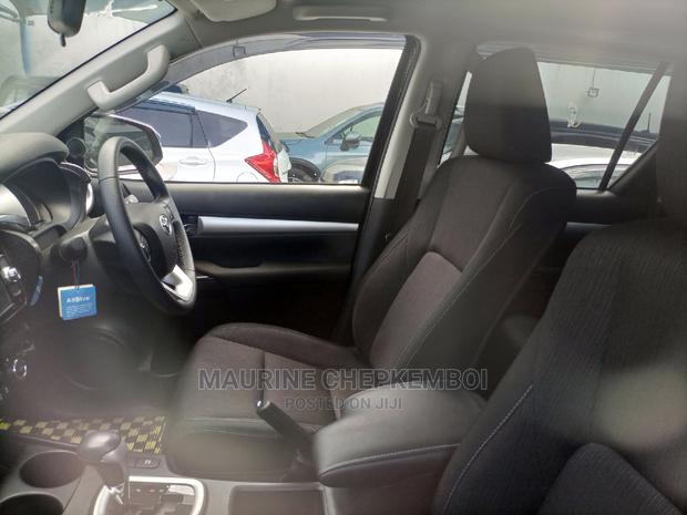 Toyota Hilux 2016 Black