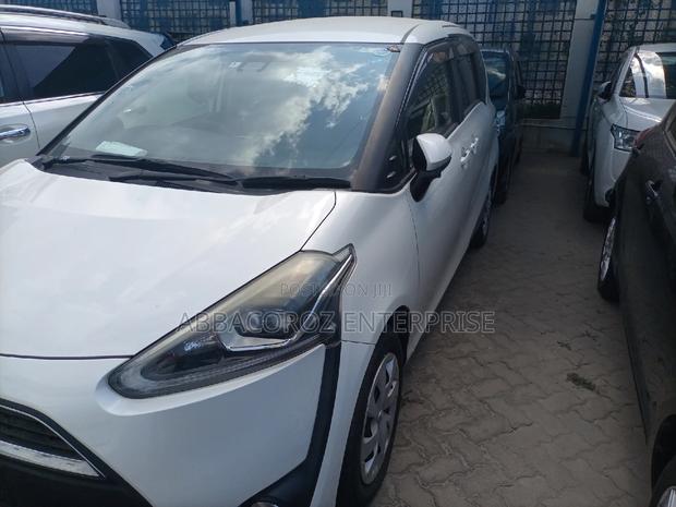 Toyota Sienta 2016 White