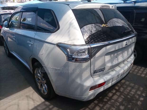 Mitsubishi Outlander 2015 White
