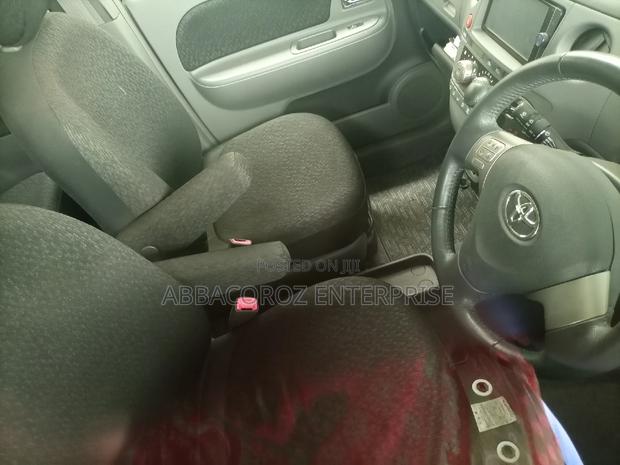 Toyota Sienta 2016 Purple