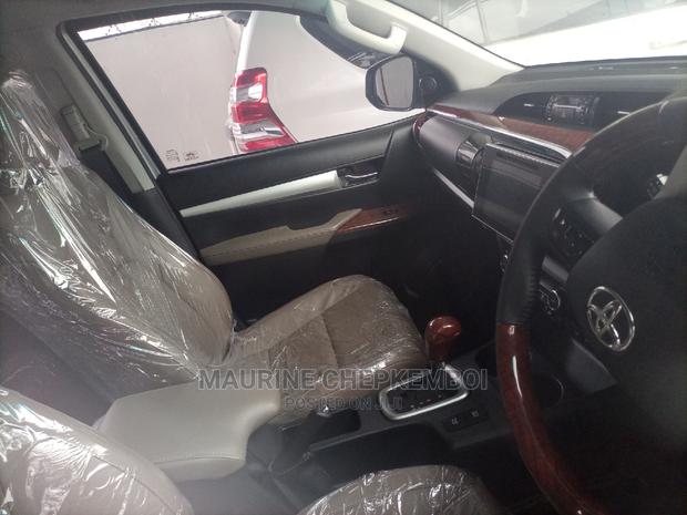 Toyota Hilux 2016 Silver