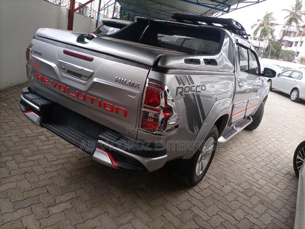 Toyota Hilux 2016 Silver