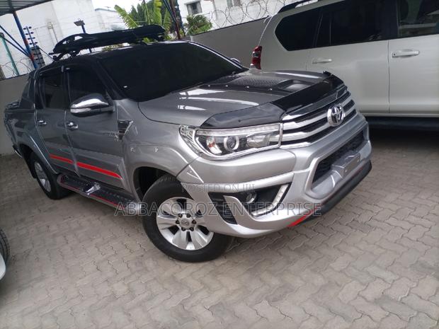Toyota Hilux 2016 Silver