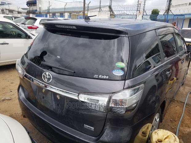 Burgundy 2014 Toyota Wish: Quality Used Sedan for Sale