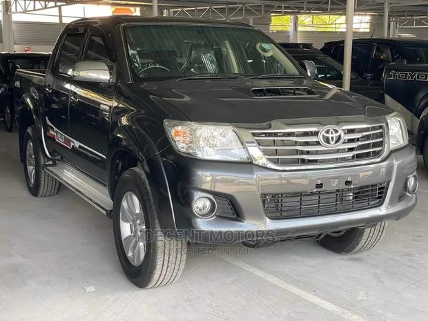 2015 Toyota Hilux SR 4x4 Gray - Used Off-Road Truck for Sale