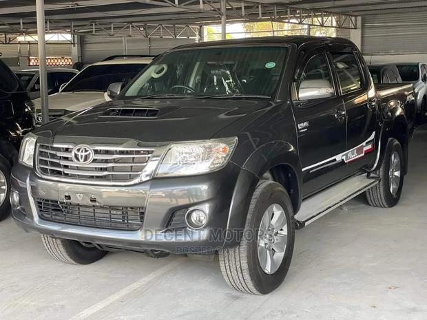 2015 Toyota Hilux SR 4x4 Gray - Used Off-Road Truck for Sale