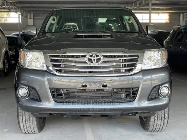 2015 Toyota Hilux SR 4x4 Gray - Used Off-Road Truck for Sale