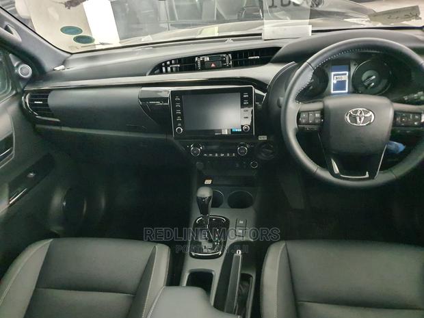 Black 2021 Toyota Hilux: Unleash Your Adventure