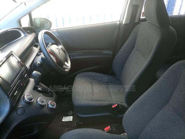 Toyota Sienta 2016 Blue