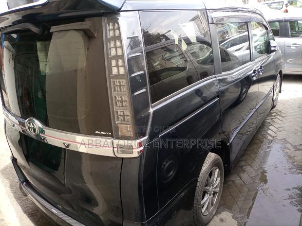 Toyota Voxy 2015 Beige