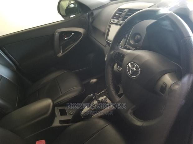 2014 Toyota Vanguard Black - Luxury SUV at Great Price
