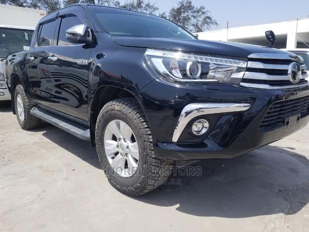2015 Toyota Hilux Black Edition: High-Performance Off-Road Vehicle