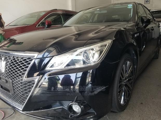 2014 Toyota Crown Black - Modern Luxury Sedan