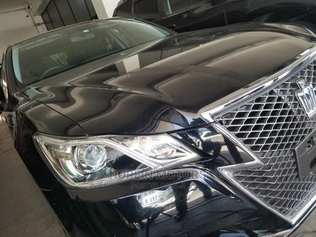 2014 Toyota Crown Black - Modern Luxury Sedan