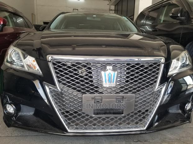 2014 Toyota Crown Black - Modern Luxury Sedan