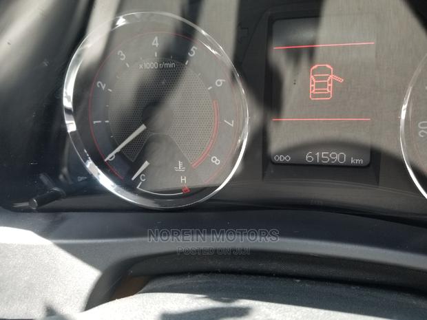 Used Toyota Auris 2015 White: Stylish and Efficient Compact Sedan