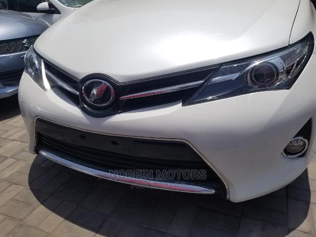 Used Toyota Auris 2015 White: Stylish and Efficient Compact Sedan