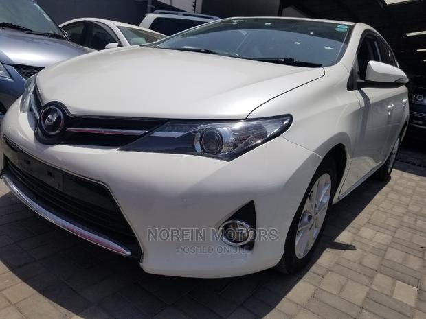 Used Toyota Auris 2015 White: Stylish and Efficient Compact Sedan