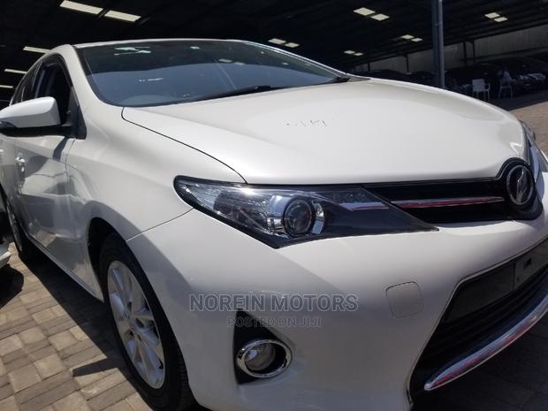 Used Toyota Auris 2015 White: Stylish and Efficient Compact Sedan