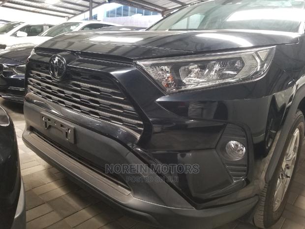 Ultra-Modern 2019 Toyota RAV4 Black: Compact Luxury SUV