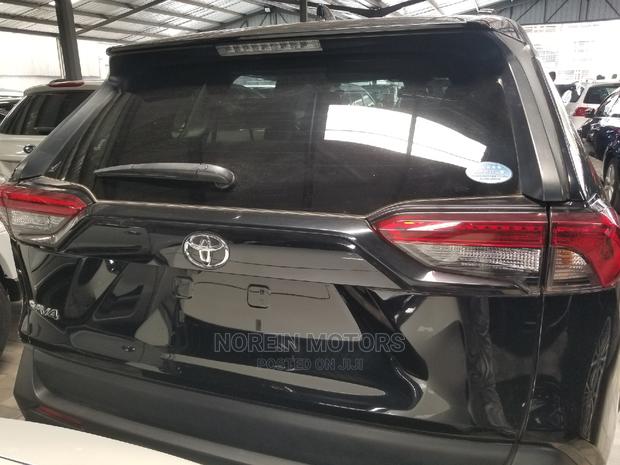 Ultra-Modern 2019 Toyota RAV4 Black: Compact Luxury SUV