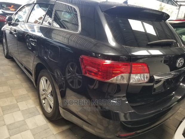 Black 2015 Toyota Avensis: Stylish Sedan at Your Fingertips