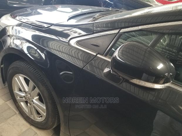 Black 2015 Toyota Avensis: Stylish Sedan at Your Fingertips
