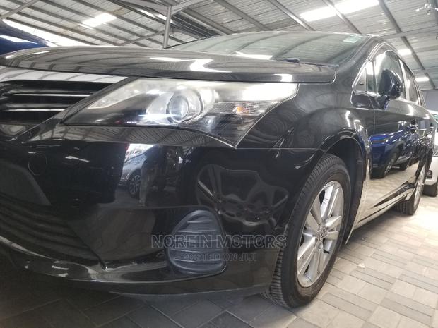 Black 2015 Toyota Avensis: Stylish Sedan at Your Fingertips