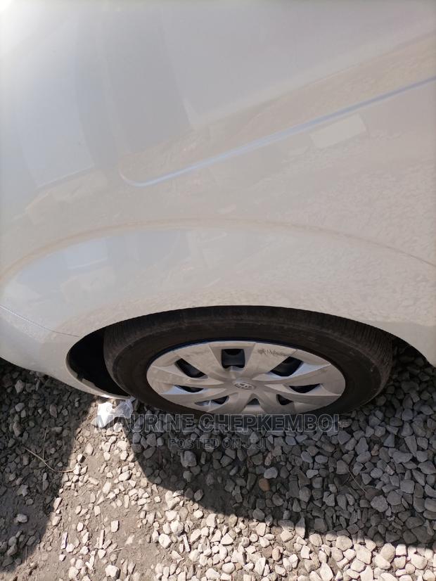 Toyota Porte 2015 Off White
