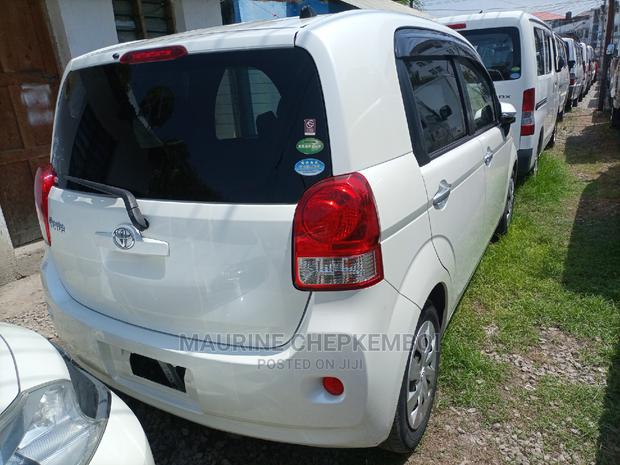 Toyota Porte 2015 Off White