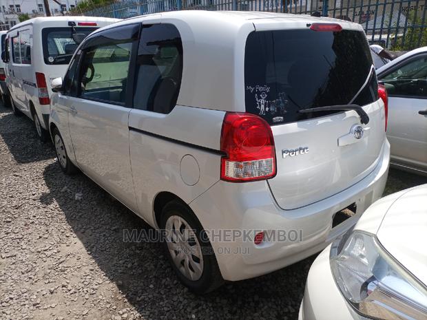 Toyota Porte 2015 Off White