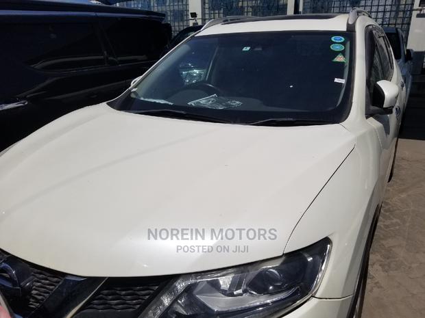 2015 Nissan X-Trail White: Stylish and Adventure-Ready Crossover