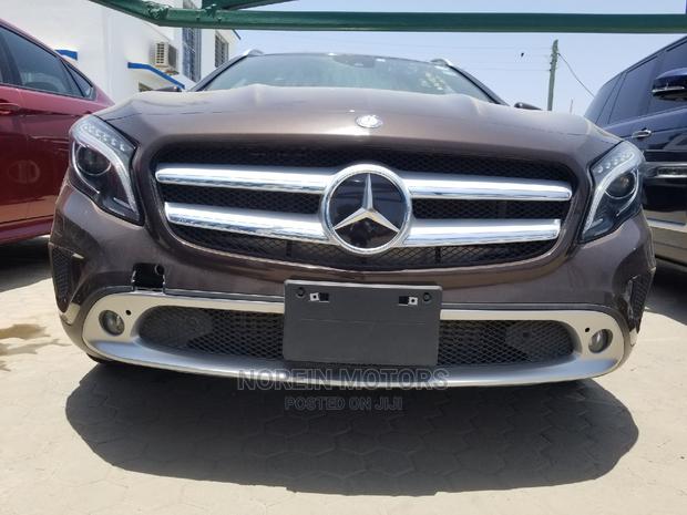 Mercedes-Benz GLA 250 2014 SV Premium Brown SUV - Experience luxury today