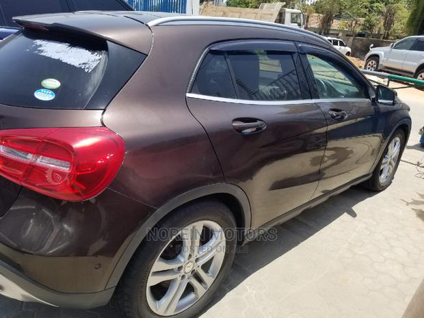 Mercedes-Benz GLA 250 2014 SV Premium Brown SUV - Experience luxury today