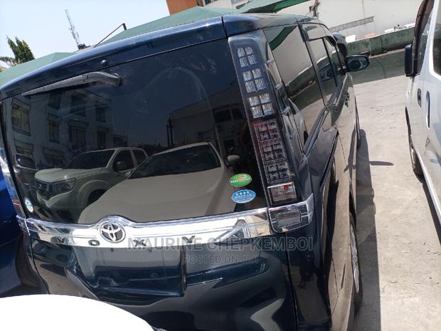 Toyota Voxy 2015 Blue