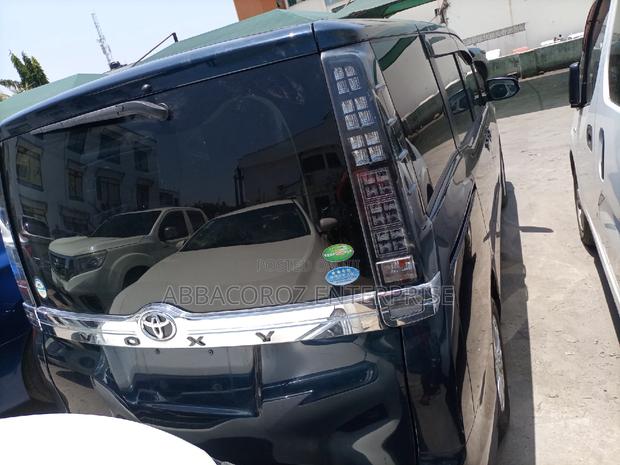 Toyota Voxy 2015 Blue