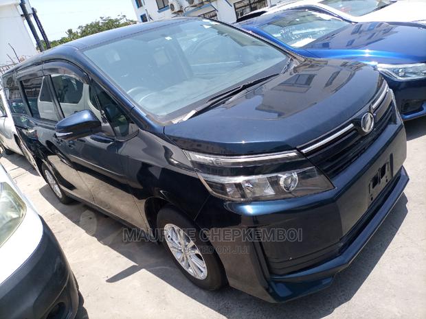 Toyota Voxy 2015 Blue