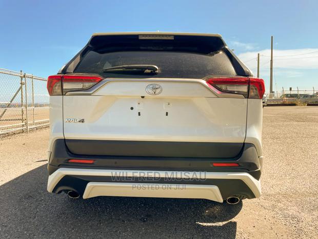 White Toyota RAV4 2020: Sporty & Sleek Design
