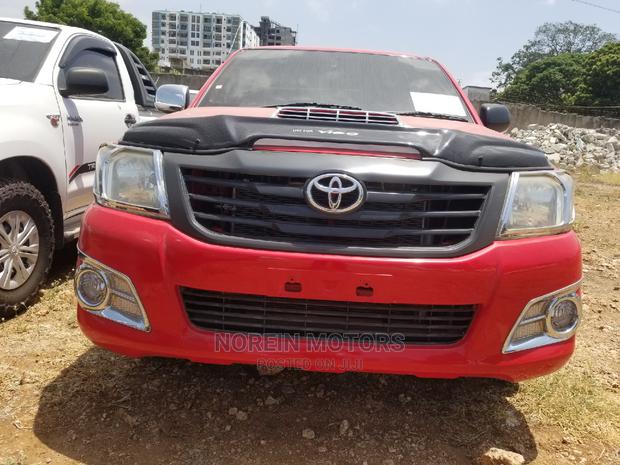 Red 2015 Toyota Hilux: Unmatched Performance