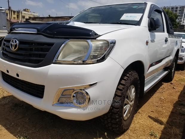 Purple Toyota Hilux 2014: A Premium Off-Road Experience