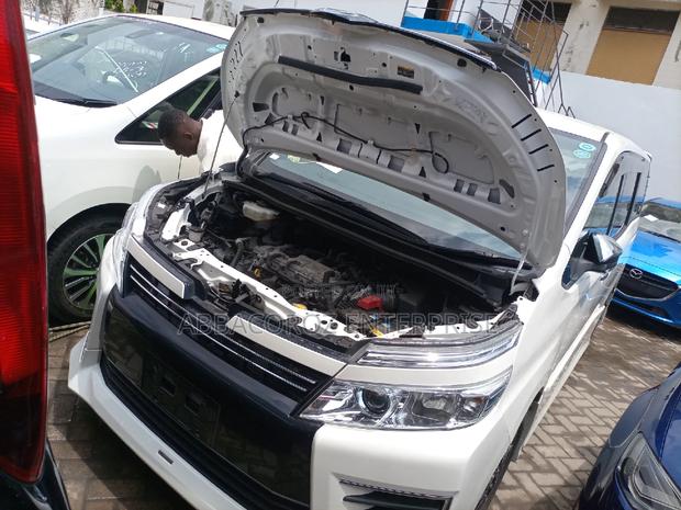 Toyota Voxy 2014 SV Premium Off White