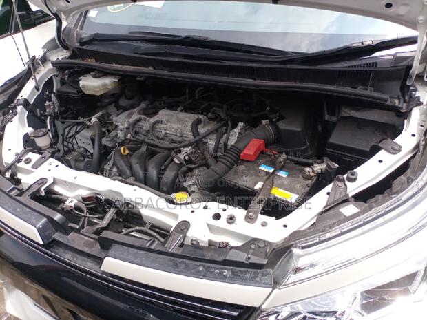Toyota Voxy 2014 SV Premium Off White