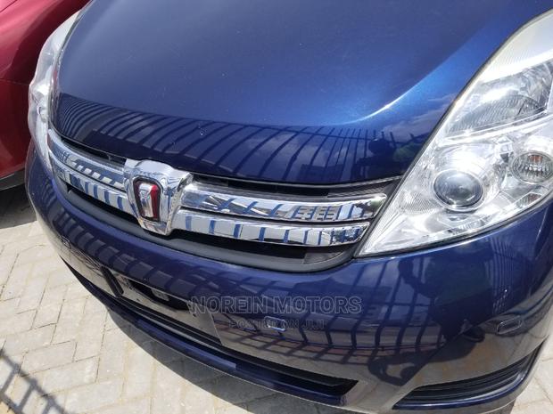 Used 2014 Toyota ISIS G-Edition 2WD 1.8L Blue Sedan