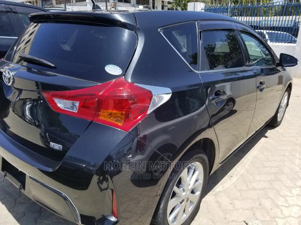 Black 2015 Toyota Auris: Affordable Luxury Compact Sedan