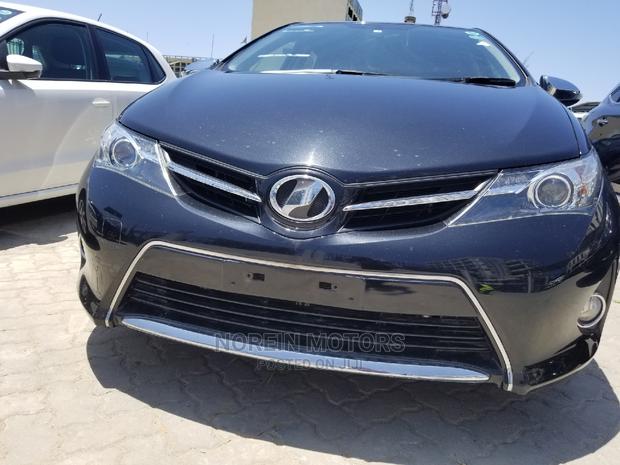 Black 2015 Toyota Auris: Affordable Luxury Compact Sedan