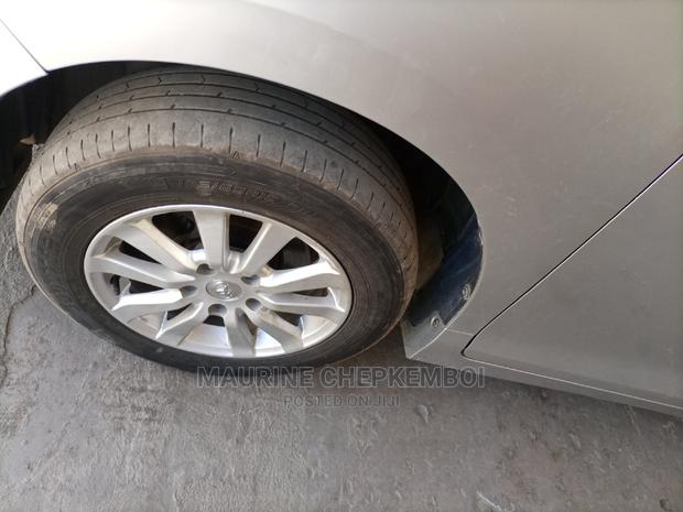 Toyota Noah 2.0 AWD (8 Seater) 2015 Silver