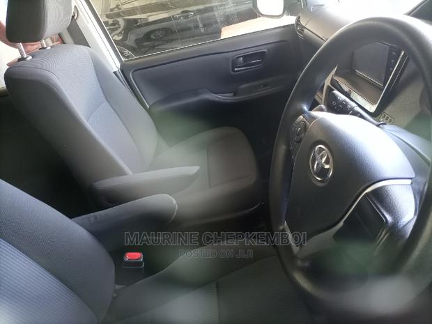 Toyota Noah 2.0 AWD (8 Seater) 2015 Silver